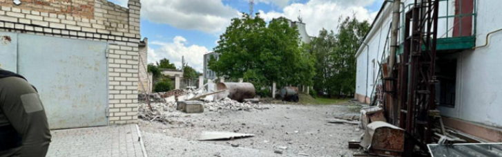 Духовні скрєпи: Росіяни вгатили по церкві на Херсонщині та вбили священника (ФОТО)