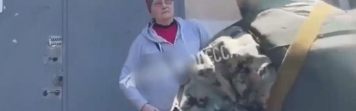 "Вы все бесы, а тут Россия": сумасшедшей пенсионерке в Одессе захотелось в оккупацию (ВИДЕО)