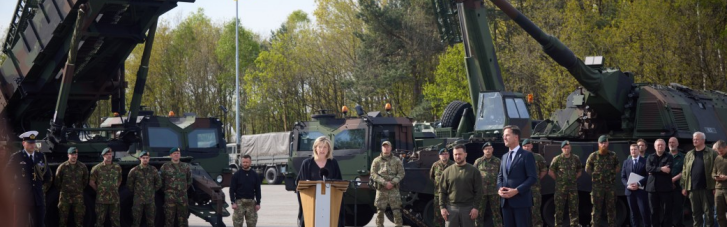 В Нидерландах Зеленскому показали ЗРК Patriot, артиллерию и бронемашины, которые передадут Украине (ФОТО)
