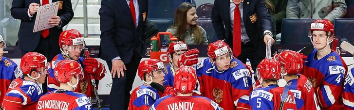 Російську збірну з хокею вигнали з літака за пияцтво, куріння та відмову від масок