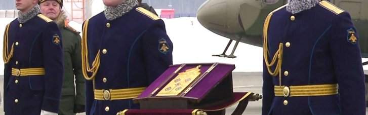 Після втрати семи літаків за чотири дні Путін подарував командуванню росавіації ікону