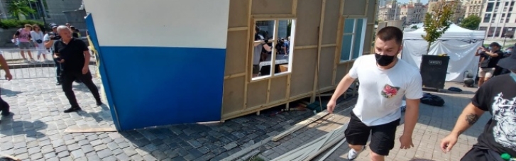 Поліція відпустила активістів "Нацкорпусу", які розгромили радянську інсталяцію в центрі Києва