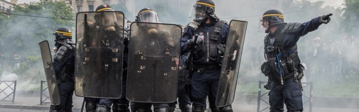 Євро-2016: поліція в Парижі сльозогінним газом розганяла фанів, затримано 40 осіб