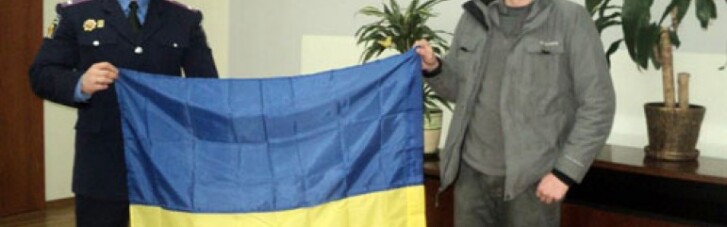 Милиции Краматорска вернули флаг, снятый террористами банды Стрелкова