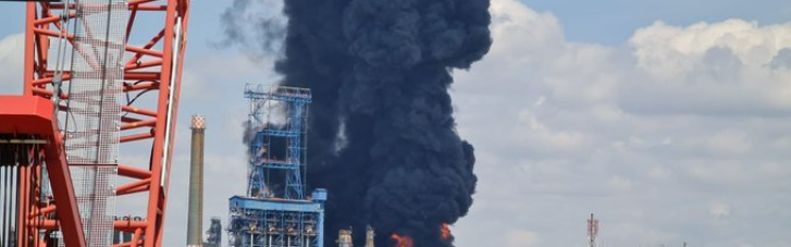 На крупнейшем нефтезаводе Румынии прогремел мощный взрыв: есть пострадавшие (ФОТО, ВИДЕО)