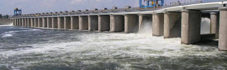 После подрыва Каховской ГЭС в Днепр утекло не менее 150 тонн машинного масла