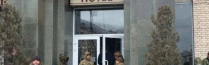 Радикали покинули готель "Козацький", де влаштовували свій штаб