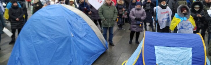 Стычки на Майдане: ФОПам удалось установить палатки (ФОТО)
