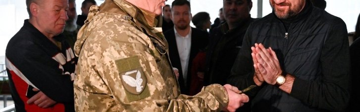 Глава Евросовета встретился с украинскими военными в реабилитационном центре в Киеве (ФОТО)