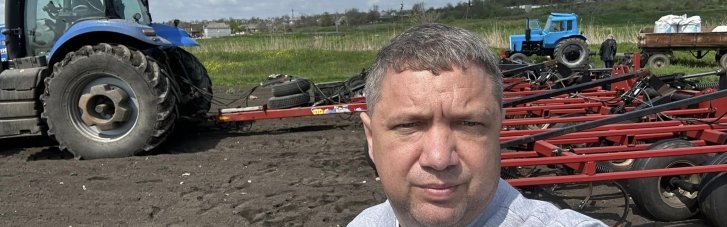 Николаевский депутат-аграрий, который во время посевной подорвался на российской мине, снова вышел в поле