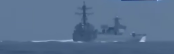 Провокация в Тайванском проливе: Китайский военный корабль едва не столкнулся с эсминцем США (ВИДЕО)