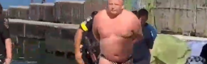На пляжах Одессы полиция отлавливает любителей "минного" купания: опубликовано забавное видео