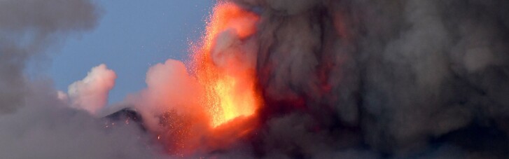 На Сицилии началось извержение Этны: на округу обрушился "дождь" из пепла (ФОТО, ВИДЕО)