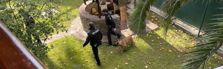 Посольство України в Іспанії також отримало закривавлений пакунок