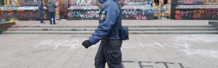 Після нічного погрому: прохід на Банковій у Києві перекрили (ФОТО, ВІДЕО)