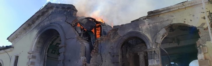 Спасатели все еще ликвидируют последствия вражеского удара по железнодорожному вокзалу Константиновки