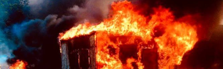 У Маріуполі згорів склад окупантів з награбованим майном (ФОТО)