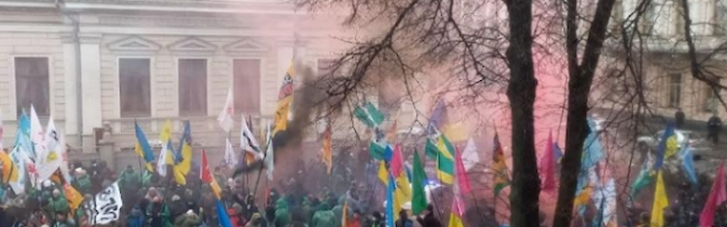 Акция ФОПов под Радой: полиция задержала двух участников протеста (ВИДЕО)