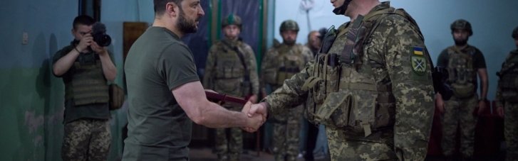 Президент посетил Донеччину и встретился с военными