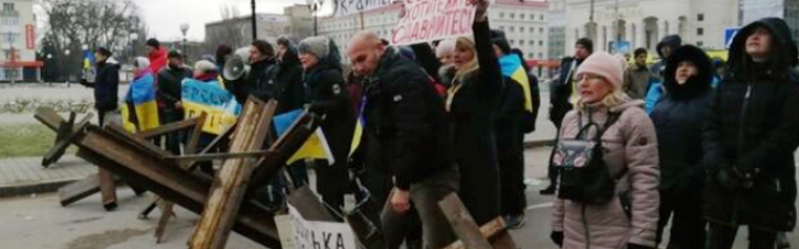 Жители Херсона и Каховки снова вышли на акции против оккупантов (ВИДЕО)