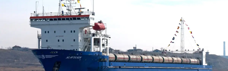 Российский паром "Славянин" со сжиженным газом протаранили в Черном море