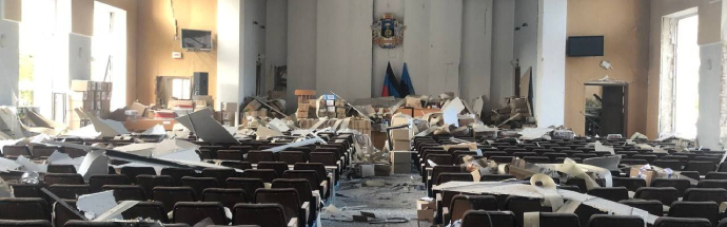 У Донецьку обстріляли будівлю "мерії" (ФОТО, ВІДЕО)