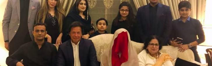 Заключение за брак: в Пакистане судили экс-премьера и его жену