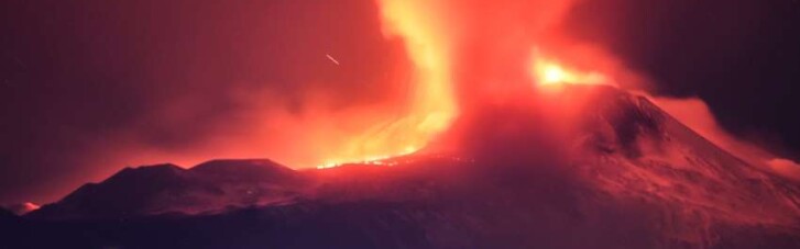 На Сицилії "прокинулася" Етна: з'явилися яскраві фото та відео виверження вулкану