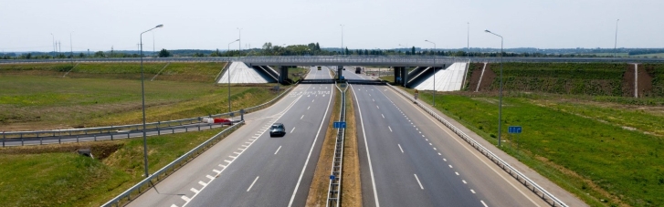 Зеленский пообещал построить 15 тыс. км дорог за два года