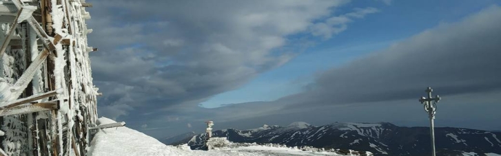 Третий день лета: на горе Поп Иван Черногорский все еще держится мороз
