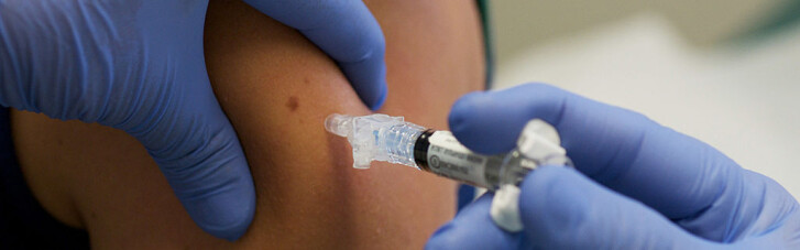 Три вакцини від коронавірусу. Чому Україні рано радіти