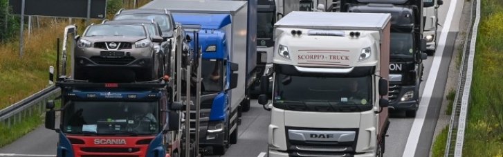 Вперше з початку повномасштабної війни: у Києві обмежать в'їзд вантажівок через затори
