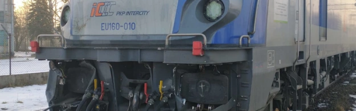 У Польщі поїзд влетів у локомотив: є постраждалі
