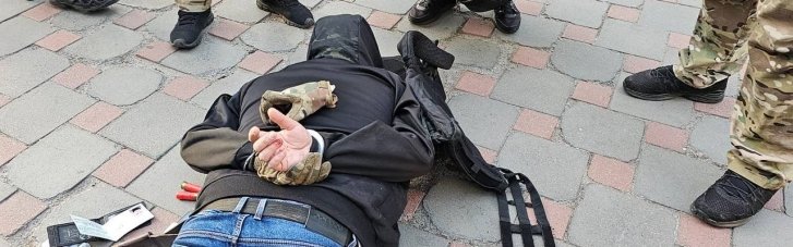 Бізнес-центр у Києві атакував озброєний чоловік: вже затримав спецназ