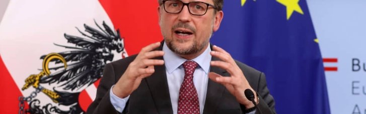 Глава МИД Австрии призвал сохранять диалог с Кремлем