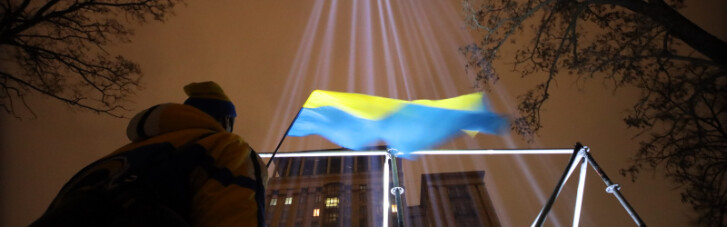 У Києві провели акцію пам'яті героїв Небесної сотні та запалили "промені гідності" (ФОТО)