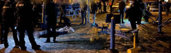 В Ровно неизвестный на детской площадке подорвал боеприпас: есть пострадавшие
