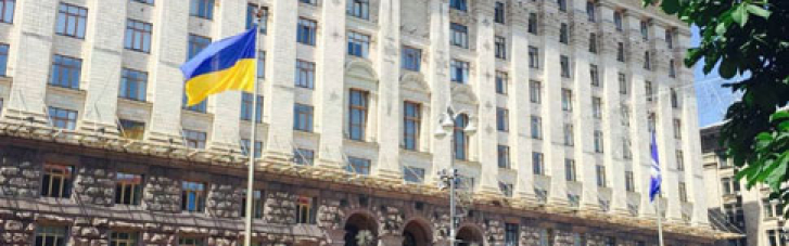 В Киеве на время войны запретили фейерверки и езду без глушителей