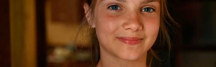 Зеленский наградил семиклассницу, которая спасла детей от наводнения на Закарпатье