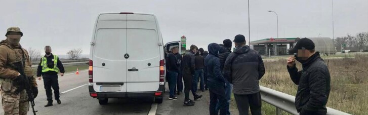 Хотіли створити "картинку для росЗМІ": СБУ заявила про затримання автобусів з "титушками" на Харківщині (ФОТО)