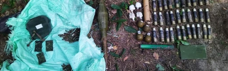 На Киевщине нашли спрятанный российскими военными арсенал (ФОТО)
