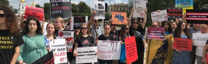 Родственники "азовцев" после массового убийства пленных в Еленовке вышли на акцию