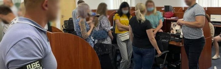 У п'яти областях України колектори займалися "порнопомстою": СБУ припинила