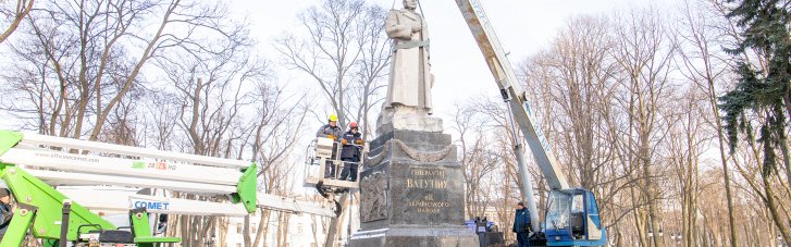 Рішення столичної влади про демонтаж радянських пам’ятників підтримують майже 70% киян і 65% переселенців, - соцопитування