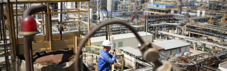 Bloomberg: Казахстан закуповує танкери для перевезення своєї нафти в обхід РФ
