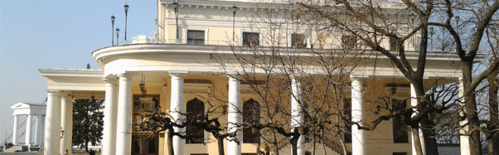 В Одессе из-за российского обстрела пострадал Воронцовский дворец (ВИДЕО)