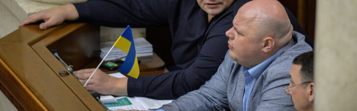 "Слуга народа" Стефанчук задремал во время заседания Рады, но его разбудил "Юзик" (ВИДЕО)