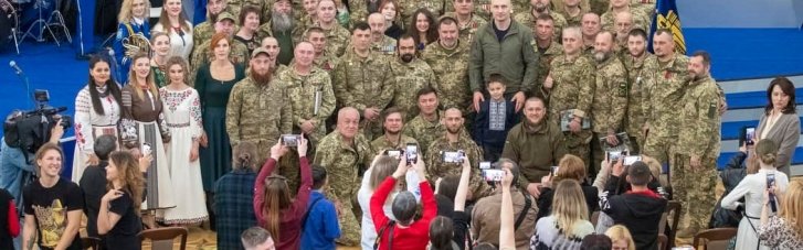 Виталий Кличко наградил бойцов 23 батальона, освобождавших Киевскую область