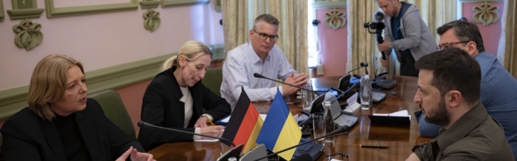 Зеленський обговорив з головою Бундестагу постачання зброї та відновлення України