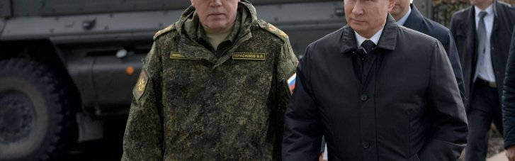 Пропагандисти Кремля "затролили" Путіна: прийняв Герасимова з білими листочками паперу (ФОТО)